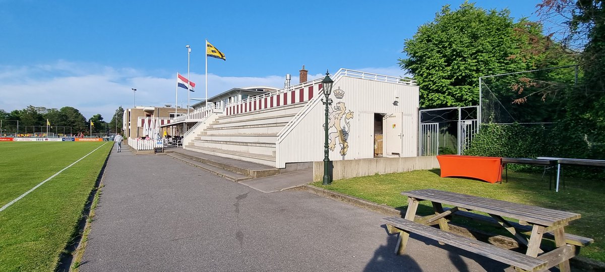 ArjandeJonge299's tweet photo. Nacompetitie bij @HaagseVV (voetbal en cricket) - @Antibarbari (bij mij uit de straat๐) #hvvant #groundhopping #groundhoppen https://t.co/VtZGNZHFVn
