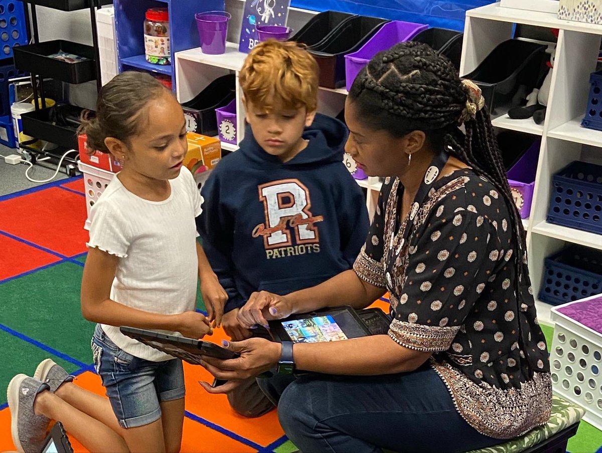 CraneSchools's tweet photo. CAMP🏕CRANE at @rrpatriots are coding to maneuver robots 🤖 and collaborating during critical thinking activities! #ReaganPatriots #CampCrane #WhyCrane #WeAreCrane #azontrack https://t.co/3aelt5ljID