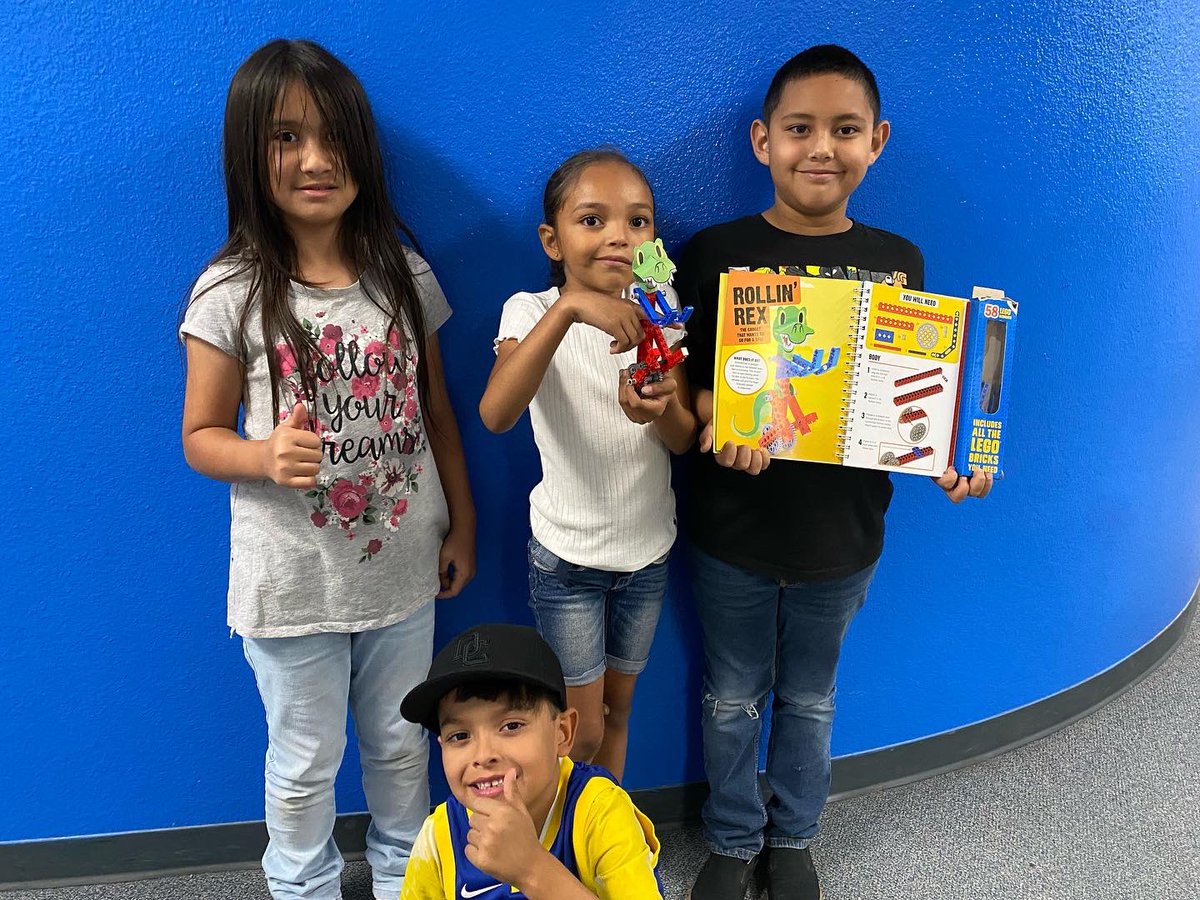CraneSchools's tweet photo. CAMP🏕CRANE at @rrpatriots are coding to maneuver robots 🤖 and collaborating during critical thinking activities! #ReaganPatriots #CampCrane #WhyCrane #WeAreCrane #azontrack https://t.co/3aelt5ljID