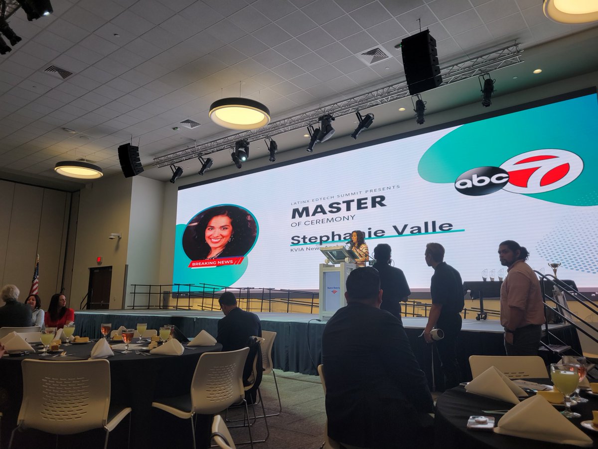 EdTech_ObeOne's tweet photo. Let the awards begin! #LatinXEdTechSummit @STTEFoundation https://t.co/zK5ZbWyl0T