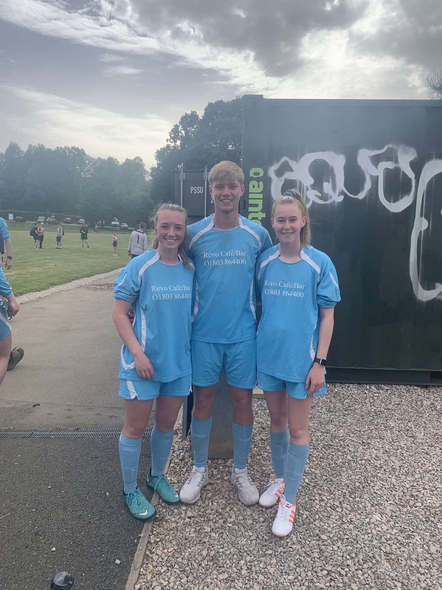 Staff v Year 13’s football match, full time 4-4 with the staff winning on penalties! Year 13’s crumbled with the pens🫣 Staff however would have crumbled without the below trainees👀 especially <a href="/AlfieFotherssPE/">Alfie Fothergill PE</a>