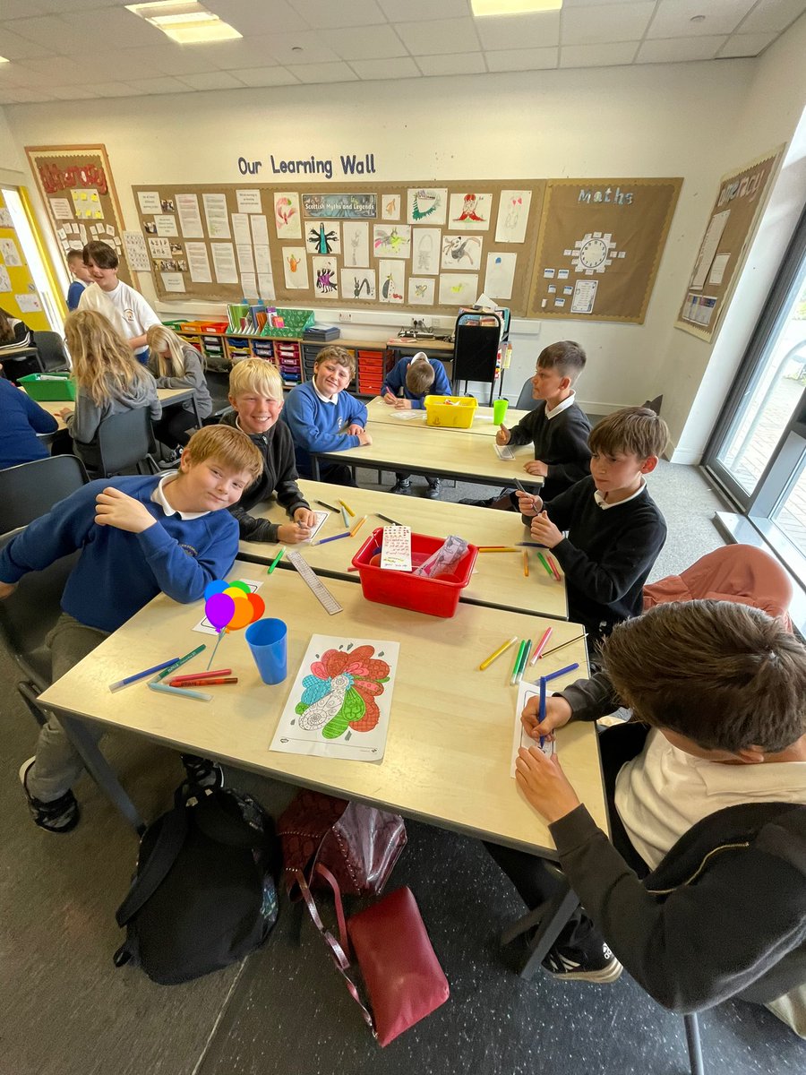 Miss_LDuncan's tweet photo. It was lovely to meet the newcomers to our class at our Meet the Teacher session today. After a getting to know you game, we made a few things to display in our new classroom after the summer. Exciting times ahead! @Cuiken_Primary https://t.co/3TRxyGMsXJ