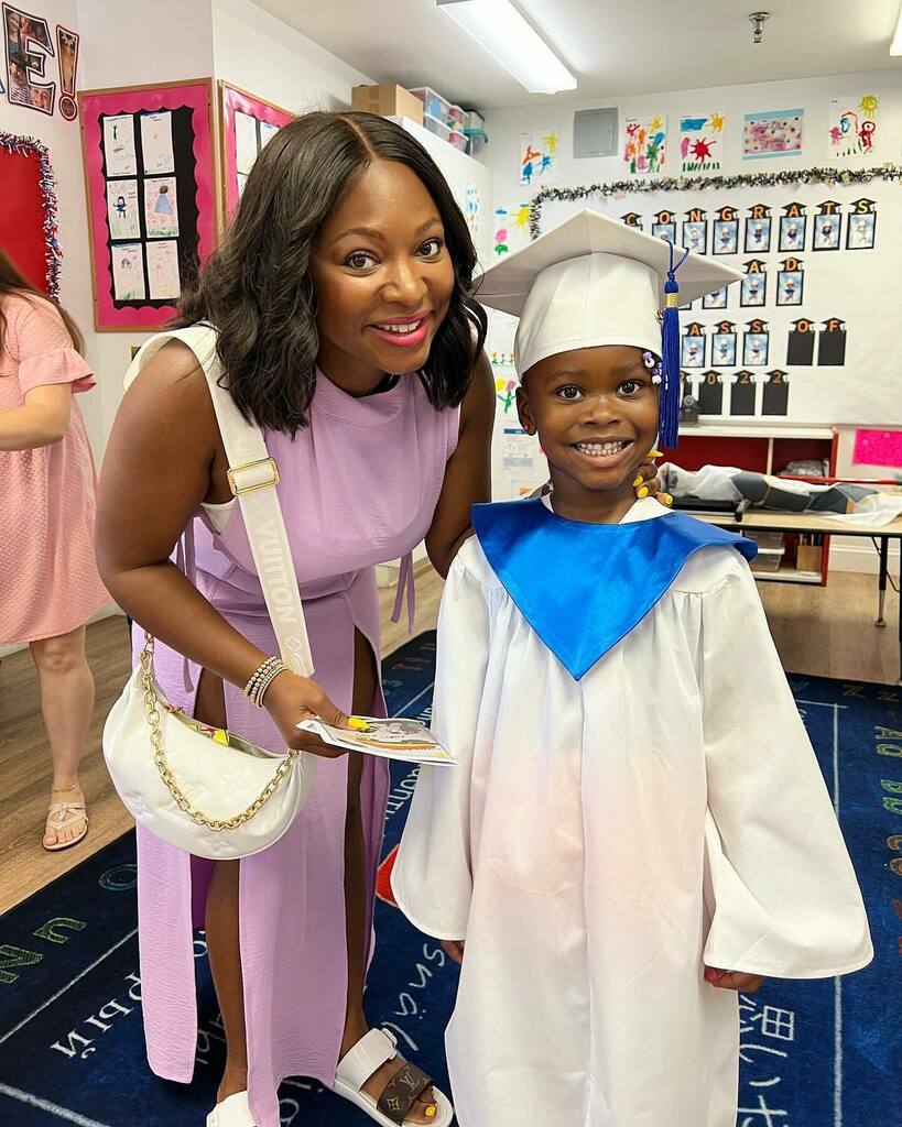 TheYBF's tweet photo. #NaturiNaughtonโs adorable daughter #Zuri is headed to kindergarten!
She celebrated at her graduation with her mom, her dad #Ben, step-dad #XavierLewis and other family members.
Congrats, Zuri! ๐ฅณ https://t.co/TzpVuqLhvR https://t.co/XRRtcYF0ls