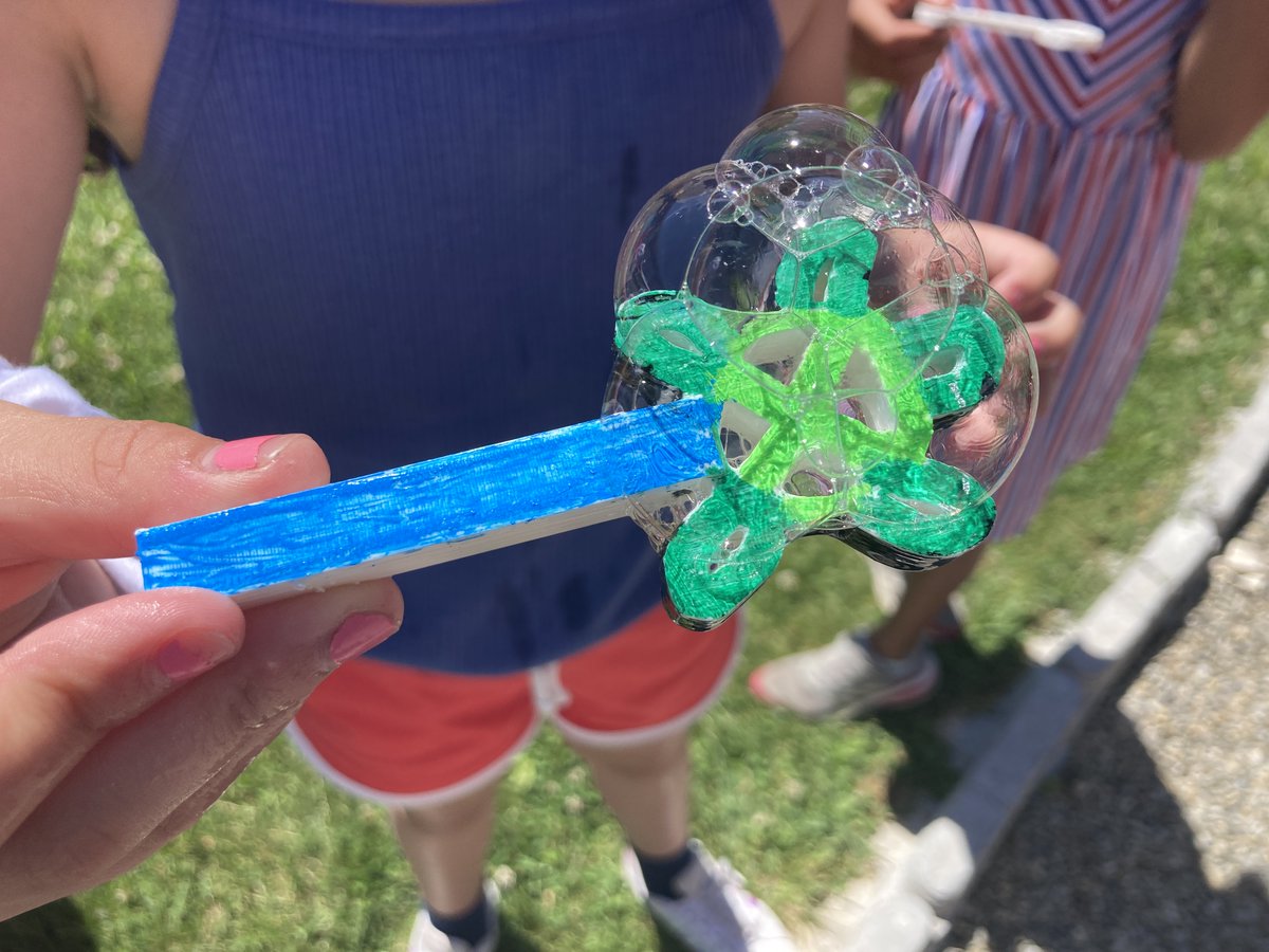 lakeviewstemlab's tweet photo. 3rd Grade tackled 3D printing like pros and created bubble wands! Can't wait till next year to build on their skills and mine using our @makerbot printers!! https://t.co/sBAOvIWWuZ