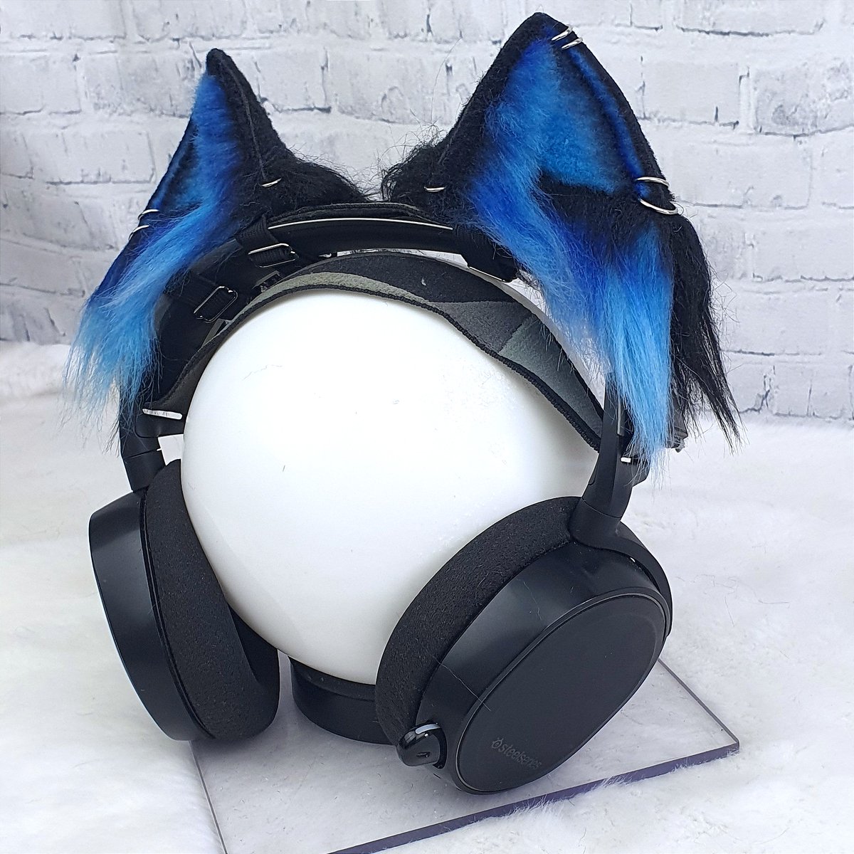 thewaifustore's tweet photo. 💙🖤Neko-adapt headset adaption🖤💙 

Restock and sale coming at the end of the month 😘 

#catgirl #earmaker #catgirls #fauxfurears #neko #cute #cosplay #cosplayears #catears #gamergirl #egirl #gaming #headset #gamergirls #gamerguy #gamerlife #gamingsetup #streamer #headphones https://t.co/MBy1wc4rUw