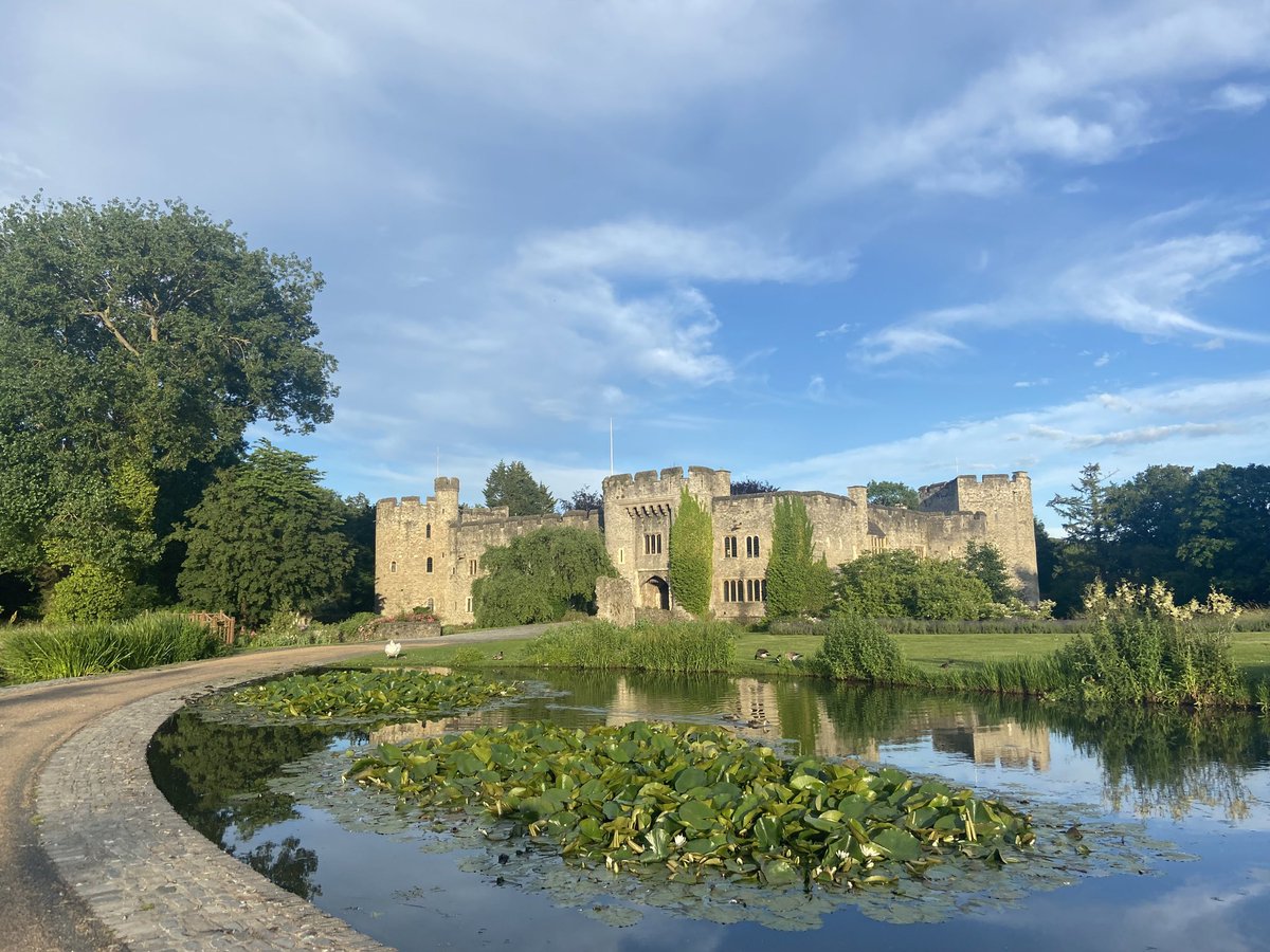 KerrieGibbons's tweet photo. Today = drinks reception on arrival, three course lunch, garden and castle tour followed by afternoon tea for 100 guest in this heat 🥵 and we did amazing things @invictachefs 
⭐️⭐️⭐️⭐️⭐️
#teamwork https://t.co/4By9LSWmz2