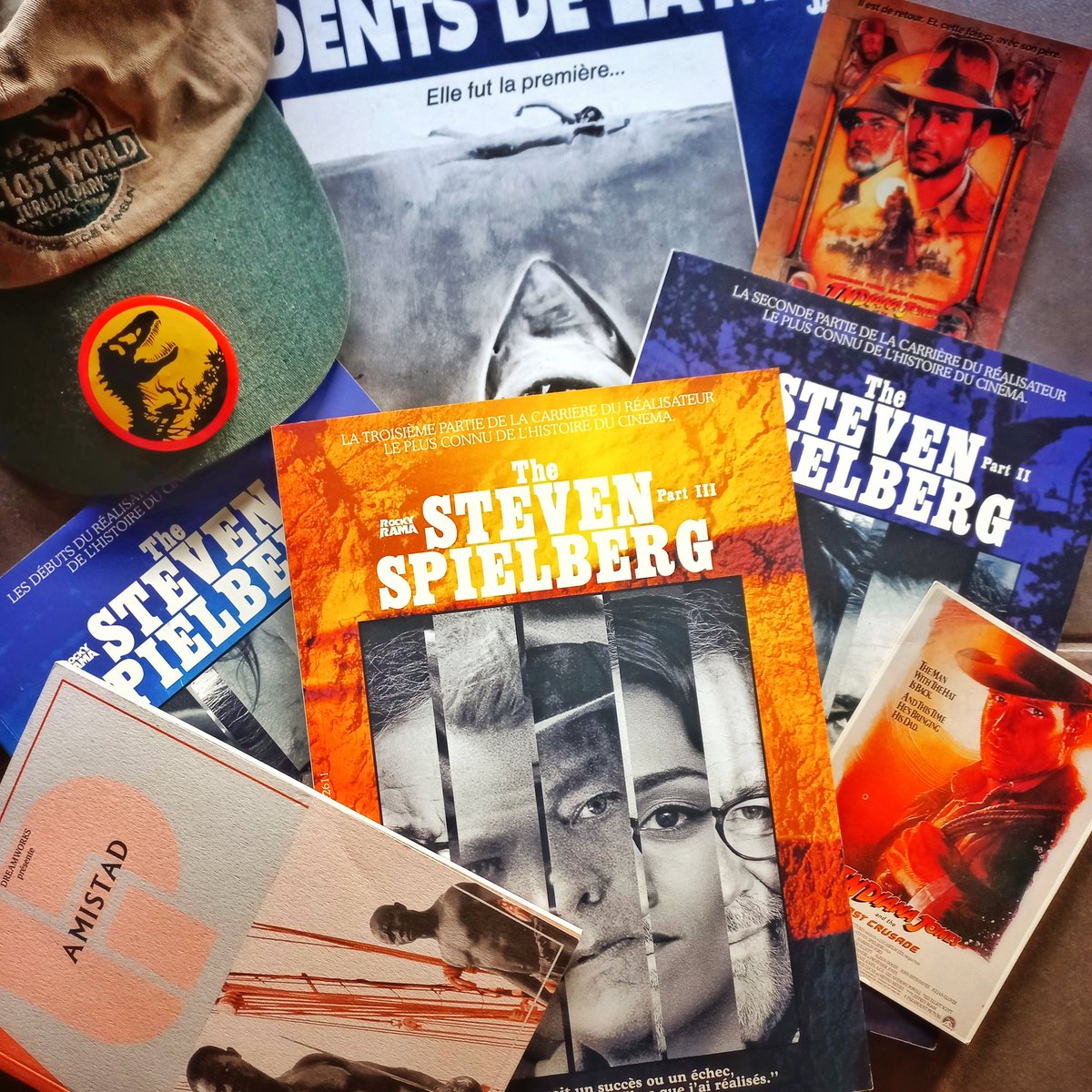 steadycri's tweet photo. Merci @Rockyramaclub  pour le kdo. Ça complète les 2 premiers  . Tonton Steven.
#StevenSpielberg #rockyrama https://t.co/h240lTKE1k