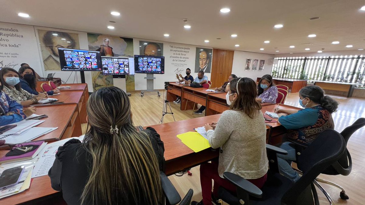 Pdte. <a href="/NicolasMaduro/">Nicolás Maduro</a>, sostuve videoconferencia con los jefes/as de zonas educativas en aras de verificar la conformación de las Brigadas Populares de Infraestructura en el marco del 1x10, también verificamos los avances del Sistema Nacional de Ingreso Universitario 2022.
