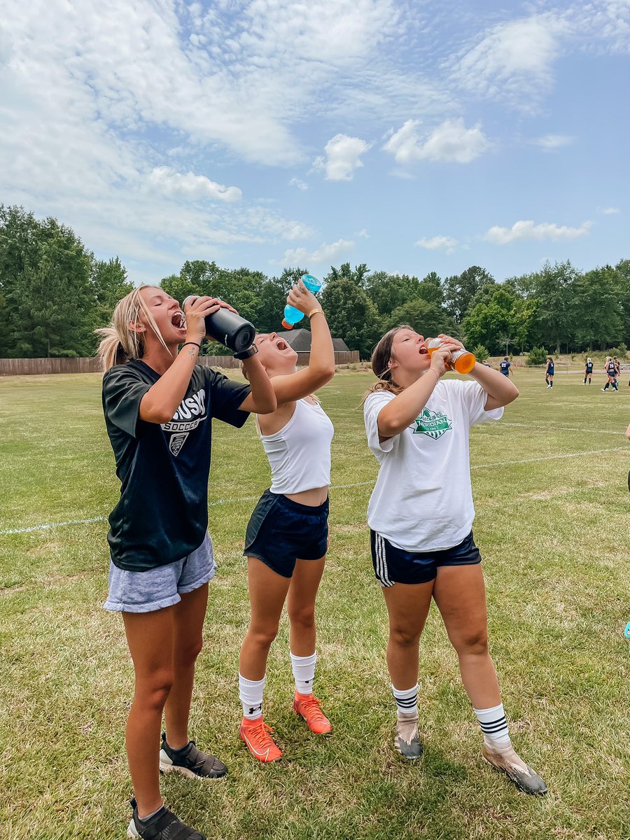 avery_rose_11's tweet photo. Weather conditions for high school soccer are wild. You are either experiencing symptoms of hypothermia or a heat stroke. 

Anyways come support today at Hugh.
                      Girls/2pm
                      Boys/3:30 https://t.co/nXUR8nOw9l