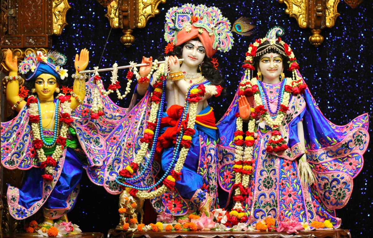vrajaviharinis's tweet photo. 🤩😍DAILY DARSHAN😍🤩
(Iskcon Vrindavan)
(Iskcon Mayapur)
(Iskcon Pune)
(Iskcon Kolkata)
#lordkrishna #srimatiradharani #panchatatwa #jaijaganathdev #jaisubhadramaharani #jaibalaramdev #dailydarshan #auspicious #beauty #jaigaurnitai #jaigirirajbhagvan #jaisrinrishangadev #Iskcon https://t.co/5ykJTDwbjn