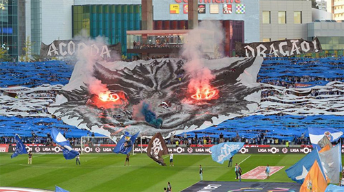[Portugal] [Ultras] [Fc Porto] 
Futebol Clube do Porto 🇵🇹 

Super Dragoes- the main Fan-Group of Fc Porto. The current fan leader is Fernando Madureira, known as the Monkey Leader. The Super Dragoes are known for their fiery atmosphere and great support for their Club.