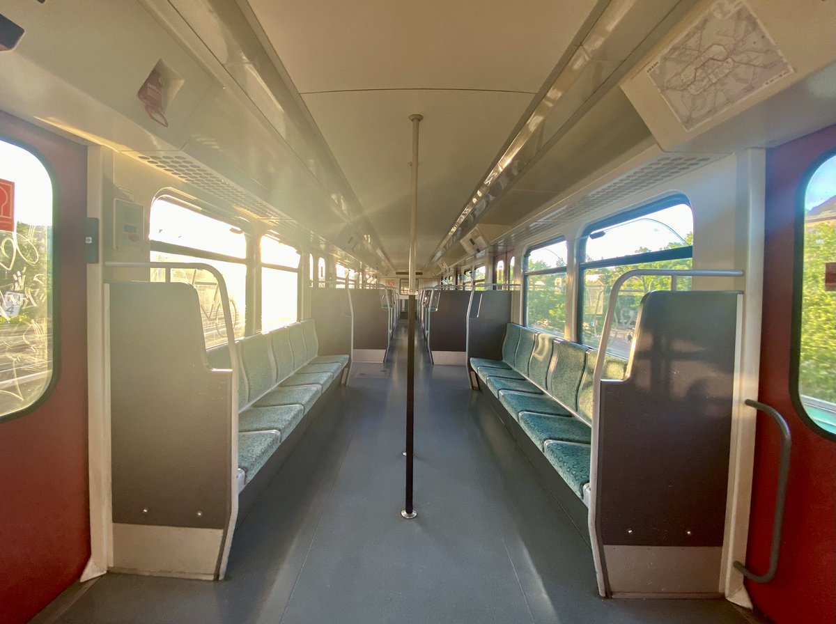 SBahnDaily's tweet photo. So langsam ziehen sie auf, die letzten Tage der #BR485 auf der Dora #S46. @SBahnBerlin wie sieht es aus, zu Ehren der #Coladose ne Fotochallenge starten? 😍 https://t.co/ZHUzx4S3bQ