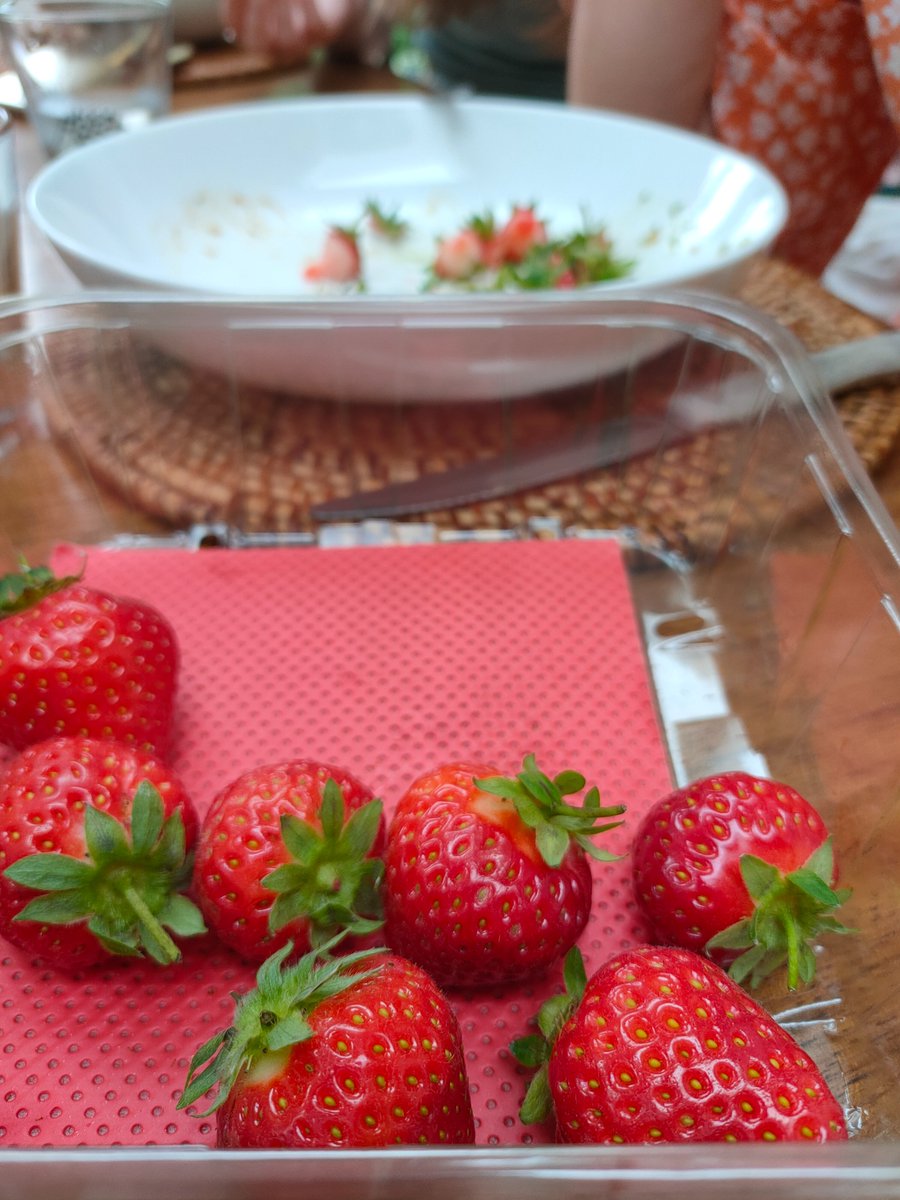 HeritageMartinP's tweet photo. @LochyPorter @AngusSoftFruits Live from dinner table: "Like no other strawberries I've ever tasted", "Like they've been injected with sugar". Top work everyone! #SugarTips @marksandspencer https://t.co/sfw81zyzQz