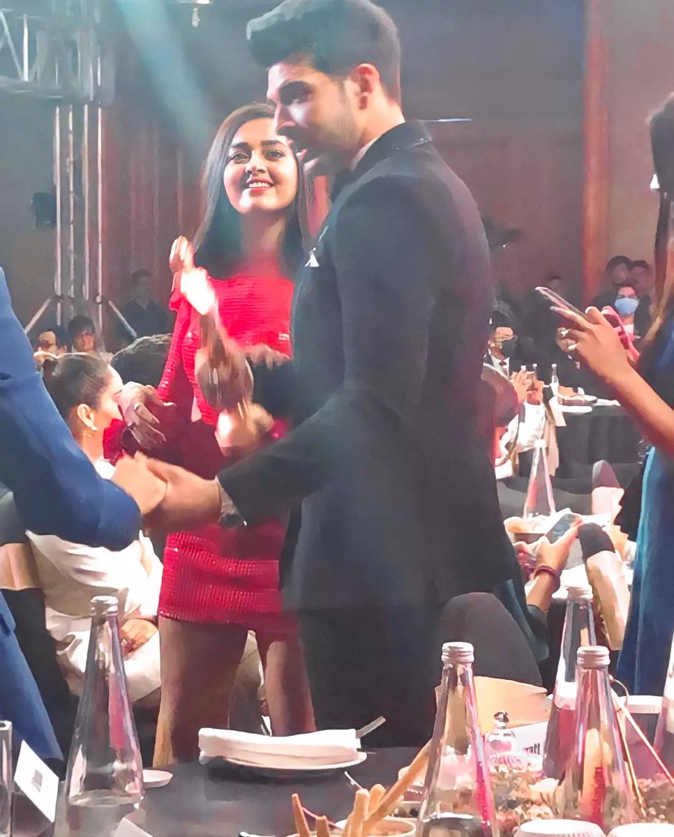 biggboss17_'s tweet photo. The couple who has won everyoneโs hearts and have looked stylish while doing so! @kkundrra and @itsmetejasswi win the Pinkvilla Super Stylish TV couple award tonight โค๏ธ๐
#TejRan #TejasswiKundrra #KaranKundrra #TejasswiPrakash #pinkvillastyleicon #Pinkvilla https://t.co/ogXmcUN25A