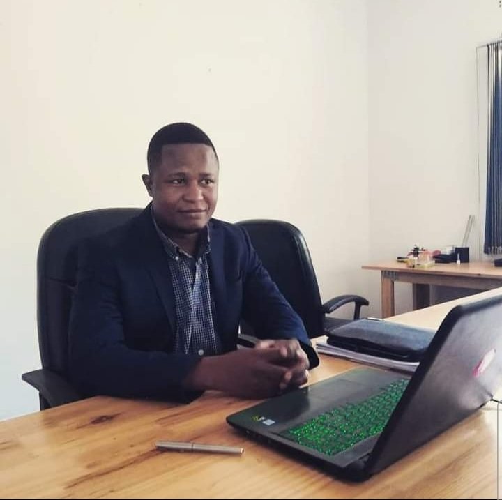 KeepitRealFri's tweet photo. Happy Birthday @ma1atanga   More Life More Blessing 🇿🇼💐

Listen ➡️ https://t.co/JzY1xV7K4X

#ZimHipHop #Kirf #Birthday #Podcast #redmarketsunday https://t.co/S0MV2THF33