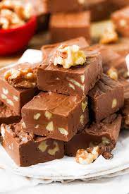 #staxstudios Invites you to check out the nearby Rocky Mountain Chocolates Factory, or maybe you want to make your own fudge. 

#NationalFudgeDay
#staxstudios #staxstudio #dtlv #downtownlasvegas #staxstudioliving #staxstudioslv