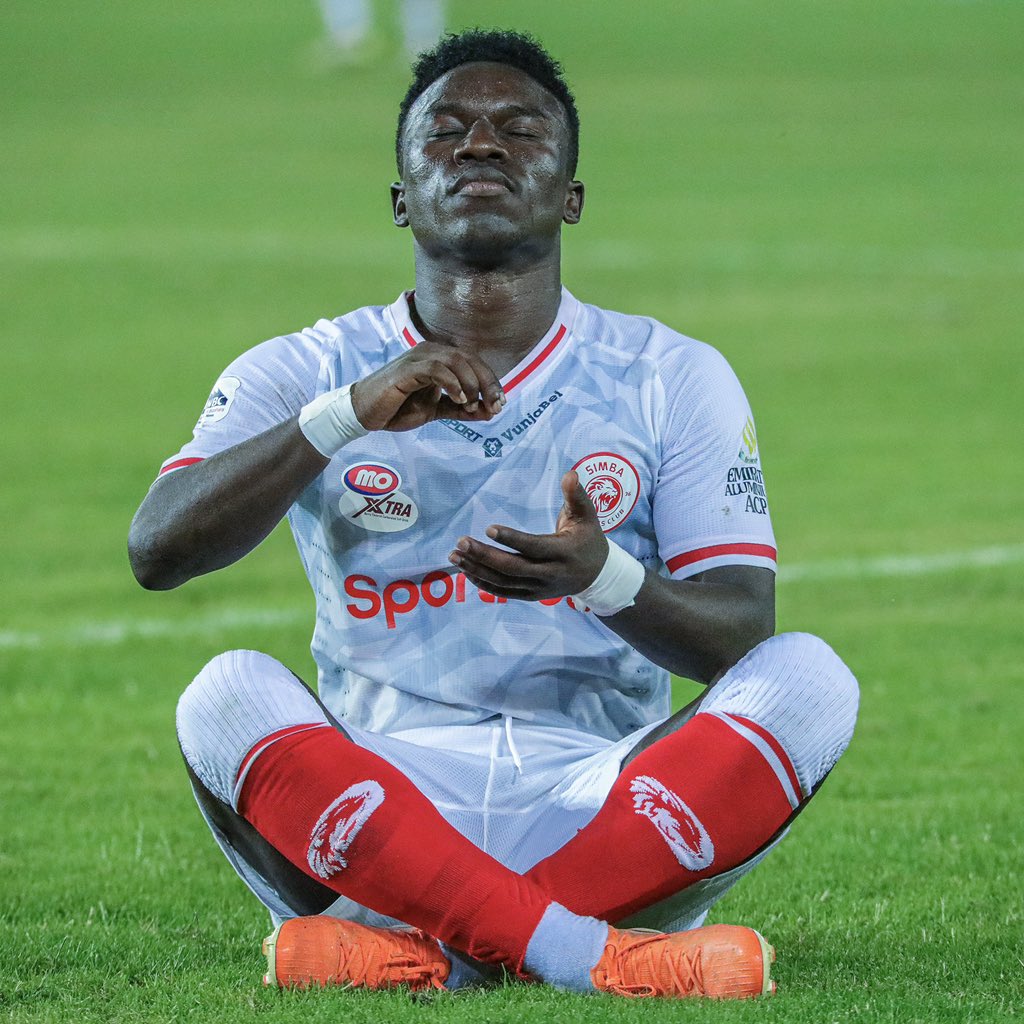 SimbaSCTanzania's tweet photo. 🧙 Mtaalamu wa kunyunyiza raha kwa Wanasimba 🧙
#NguvuMoja https://t.co/sT9kKmc81l