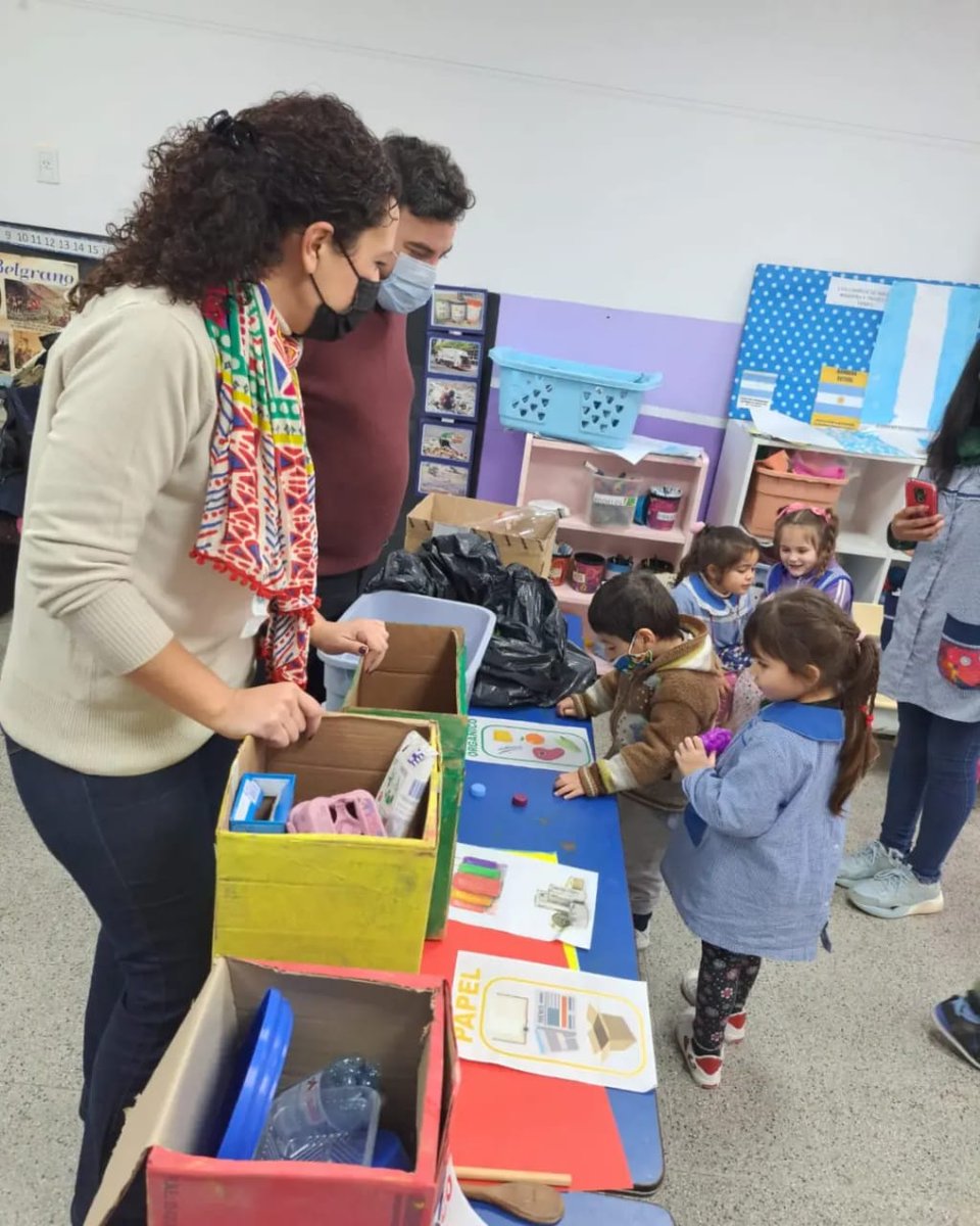 lanusverde2030's tweet photo. Taller de reciclaje en Jardín de infantes ♻️

En el día de ayer estuvimos compartiendo un taller de reciclaje junto al jardín de infantes Justo Lynch.

#educacionAmbiental #jardin #ambiente #medioAmbiente https://t.co/gcvdujKjFQ