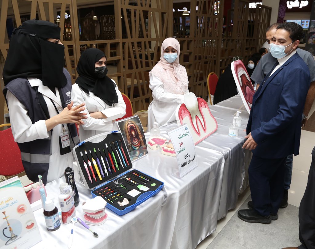 AlAhsaHC's tweet photo. انطلقت مساء اليوم الفعالية التوعوية "ابتسامتك سر جمالك" التي ينظمها #تجمع_الأحساء_الصحي ممثلاً بإدارة طب الأسنان وذلك في مجمع اللولو وتستمر لمدة ٣ أيام وتتضمن العديد من الأركان التوعوية في مجال صحة الفم والأسنان. https://t.co/8qYOLGpcXq