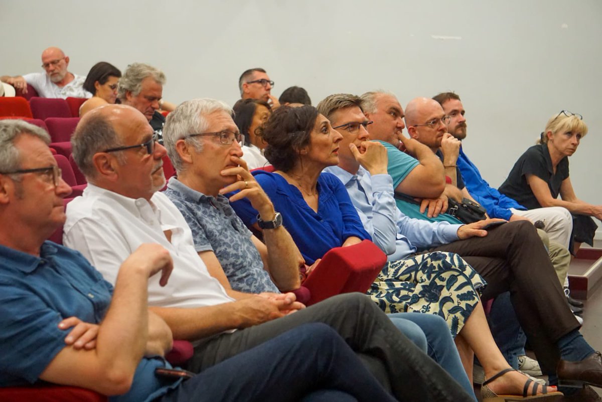 Rassemblement public autour de @StephHablot2022  , dimanche pas une voix ne doit manquer face au représentant libéral de Macron. 

Vive l’union de la gauche et des écologistes
✊🌹🌻🔻