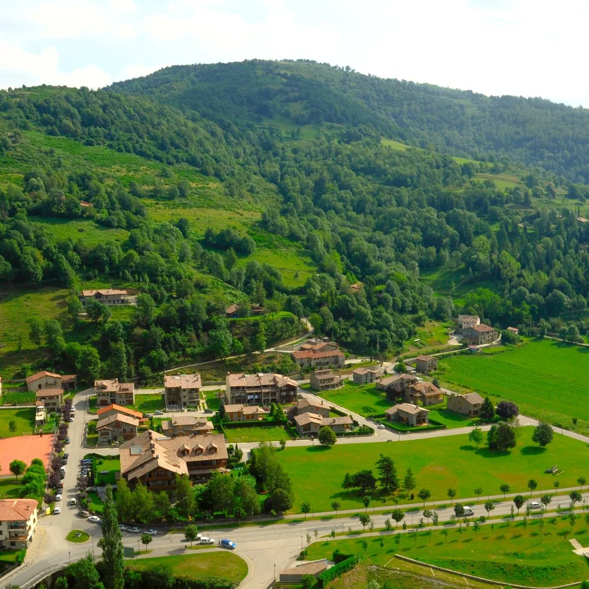 HotelGrevolSpa's tweet photo. Descobreix la Vall de Camprodon i el Ripollès des del nostre hotel. Coneix amb nosaltres les propostes culturals i naturals de la comarca🌲🌿
#bestplaces #catalunya #catalonia #amazingplaces #naturelovers #gastronomia  #restaurant #turisme https://t.co/RvMG1GPLm8