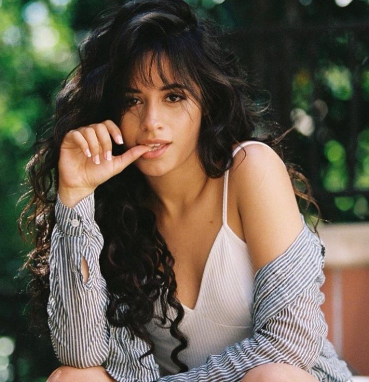 camihourly's tweet photo. Camila Cabello https://t.co/PFvEfR2ZG6