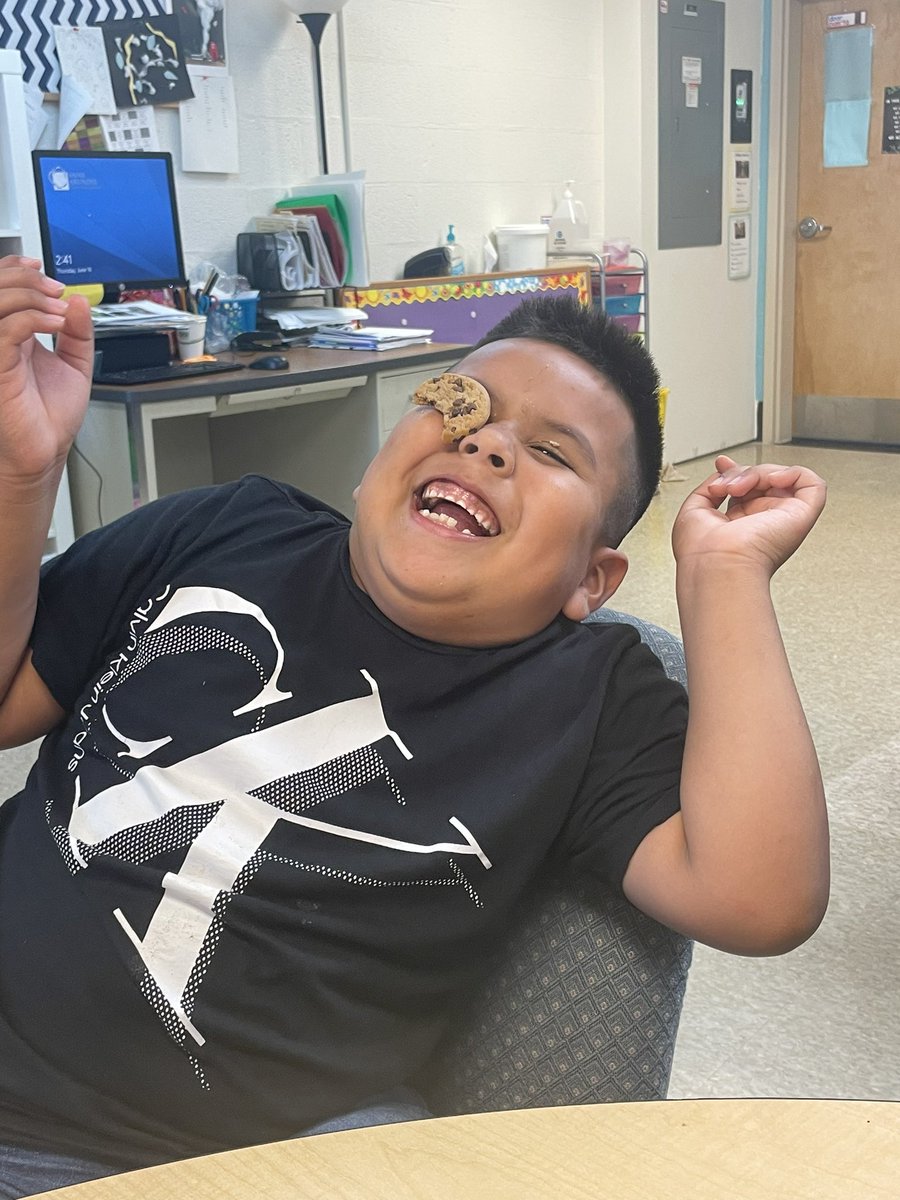 First grade gets their turn at popsicles and minute to win it games! So many smiles and so much laughing! <a href="/HilltopESAACPS/">Hilltop Stars</a>  <a href="/AACPS_ELD/">AACPS English Language Development Program</a>