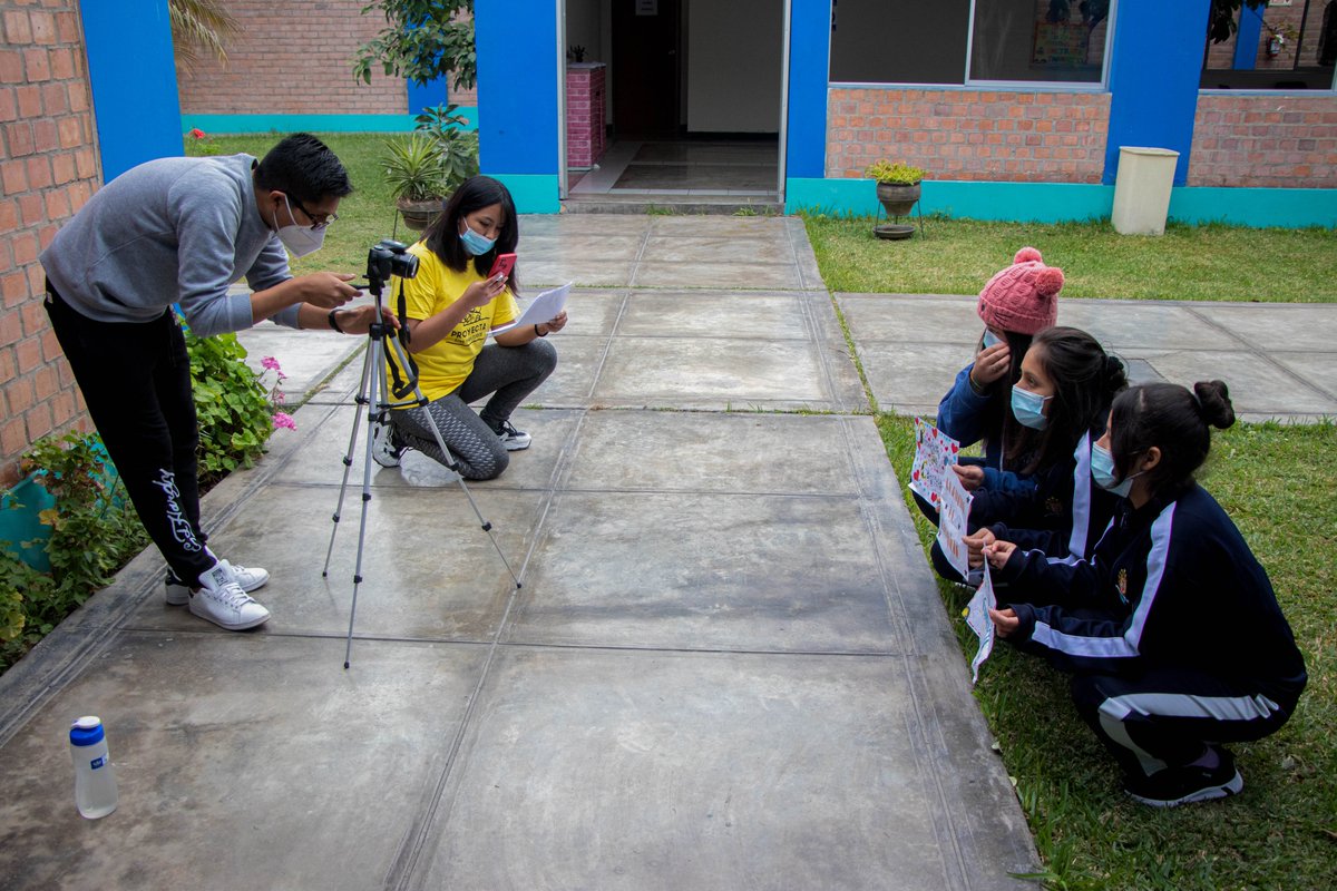 cine_proyecta's tweet photo. #FamiliaProyecta | Cada sábado y domingo nuestros profes mediante el arte y cultura enseñan en Villa María del Triunfo, Cercado de Lima, Comas y San Juan de Miraflores a niños, niñas y adolescentes de nuestra comunidad. 

#ProfesProyecta #ProyectaPodcast #FanzineProyectaAlPaso https://t.co/H66DXt2BUR