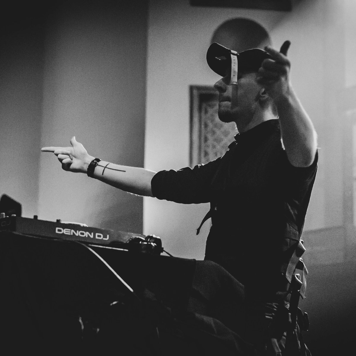 incursionrecs's tweet image. Celeri knows how to round off a show with a bang, with his insane track &apos;Take Me Away&apos;, as part of our Invasion Sound Vol. 9 compilation, OUT TOMORROW! Who&apos;s counting down the hours? 👀

Presave: ffm.to/inc087