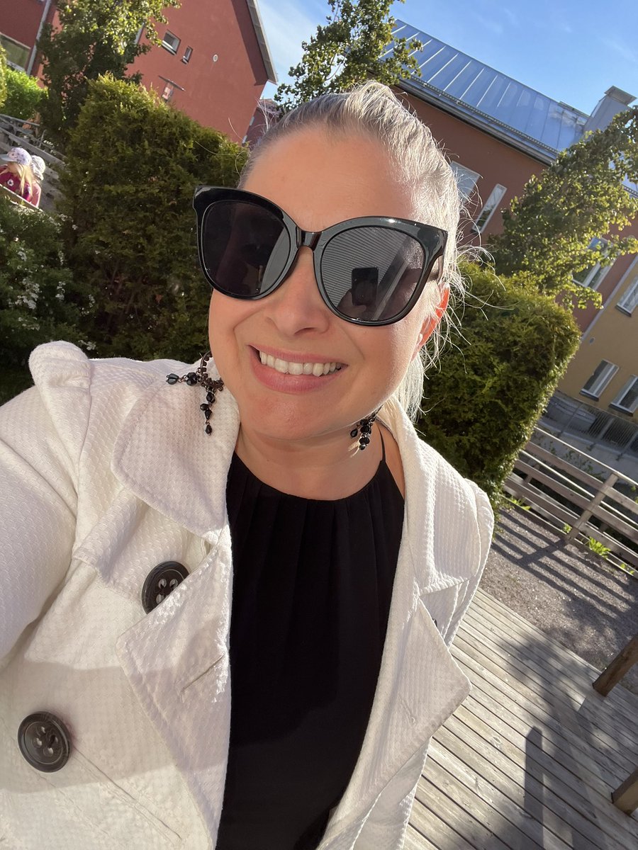 Terkut kaikille niille kohtalotovereille, jotka yritätte saada maailman valmiiksi ennen kesälomia, hengittäkää, kyllä ne hommat siellä odottaa myös lomien jälkeen 😎☀️ #johtaminen #hyvinvointi