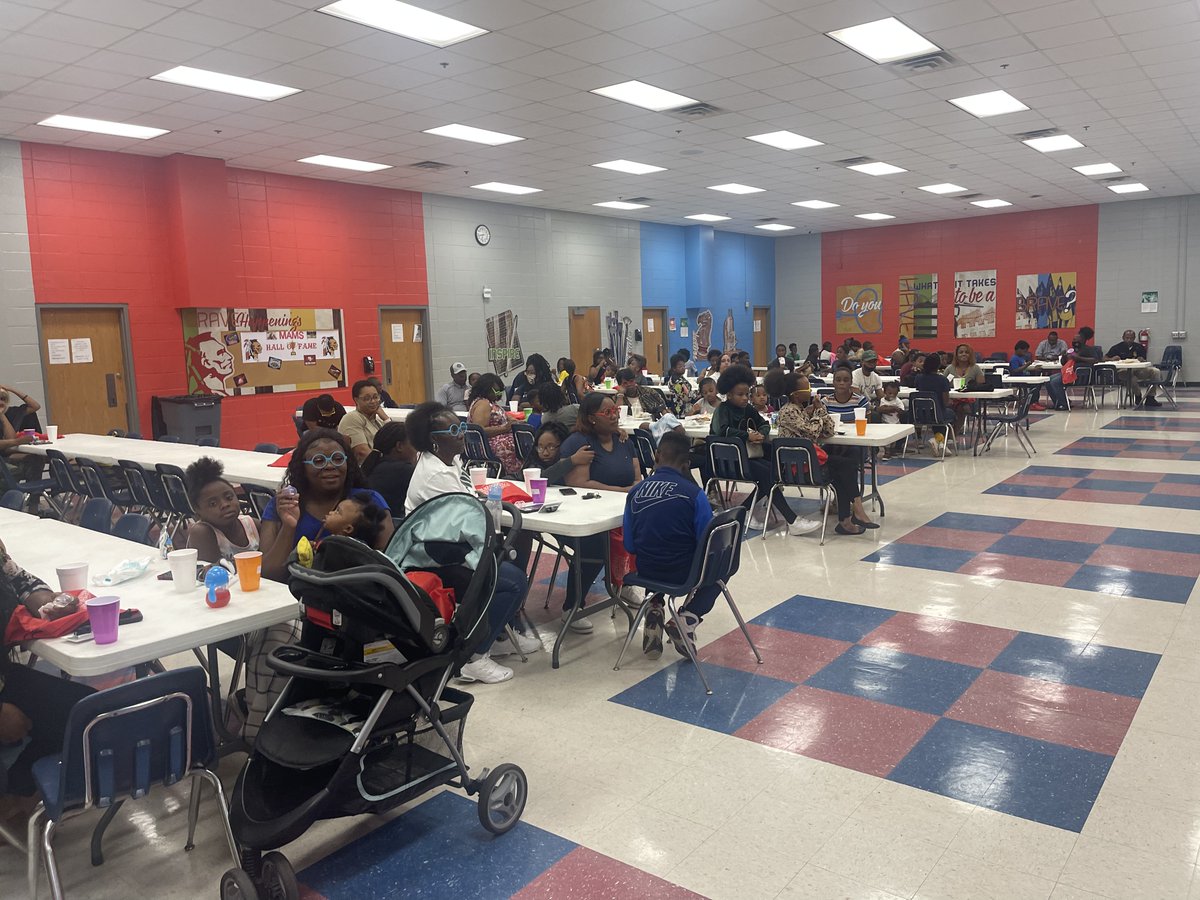 What an awesome time we had serving the parents during the ADYU parent night. Fwocga loves serving our communities and giving our parents the necessary tools they need to continue to be successful parents.
#ParentNight #successfulforlife #ADYU 
#wellness #FWOCGA