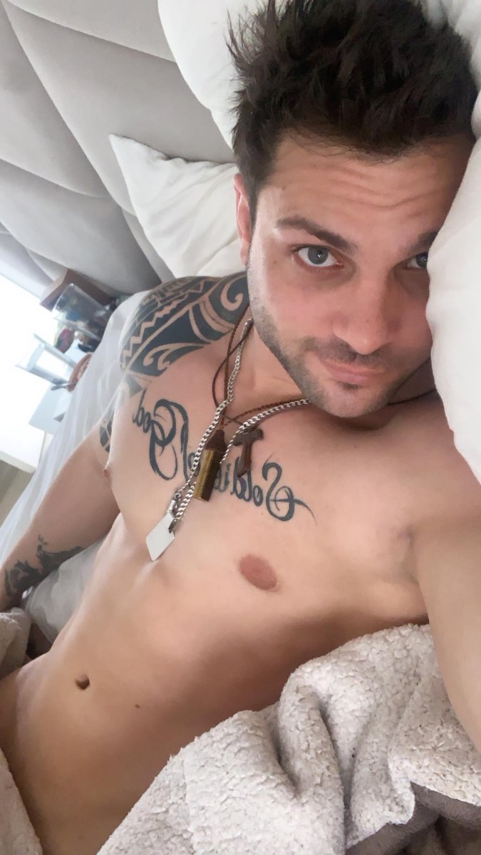 hunkspiura's tweet photo. [solo adultos] Esta #foto de #NicolaPorcella posando #calato es solo una de las que se ha tomado... entra a https://t.co/5X9h8GApc2 para verlas todas juntas, #sincensura #actorperuano #modeloperuano #actorcalato #modelocalato https://t.co/X0u35uttRF