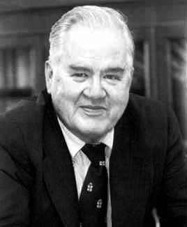 usw_maths's tweet photo. (16/06) ON THIS DATE IN 1915...

John Tukey was born in New Bedford, Massachusetts, USA. Tukey is most famous for developing the Fast Fourier Transform (FFT) algorithm, which is used in computing, engineering and mathematics. He also invented the box plot! #TodayInMathematics https://t.co/cMY5IEJSUV