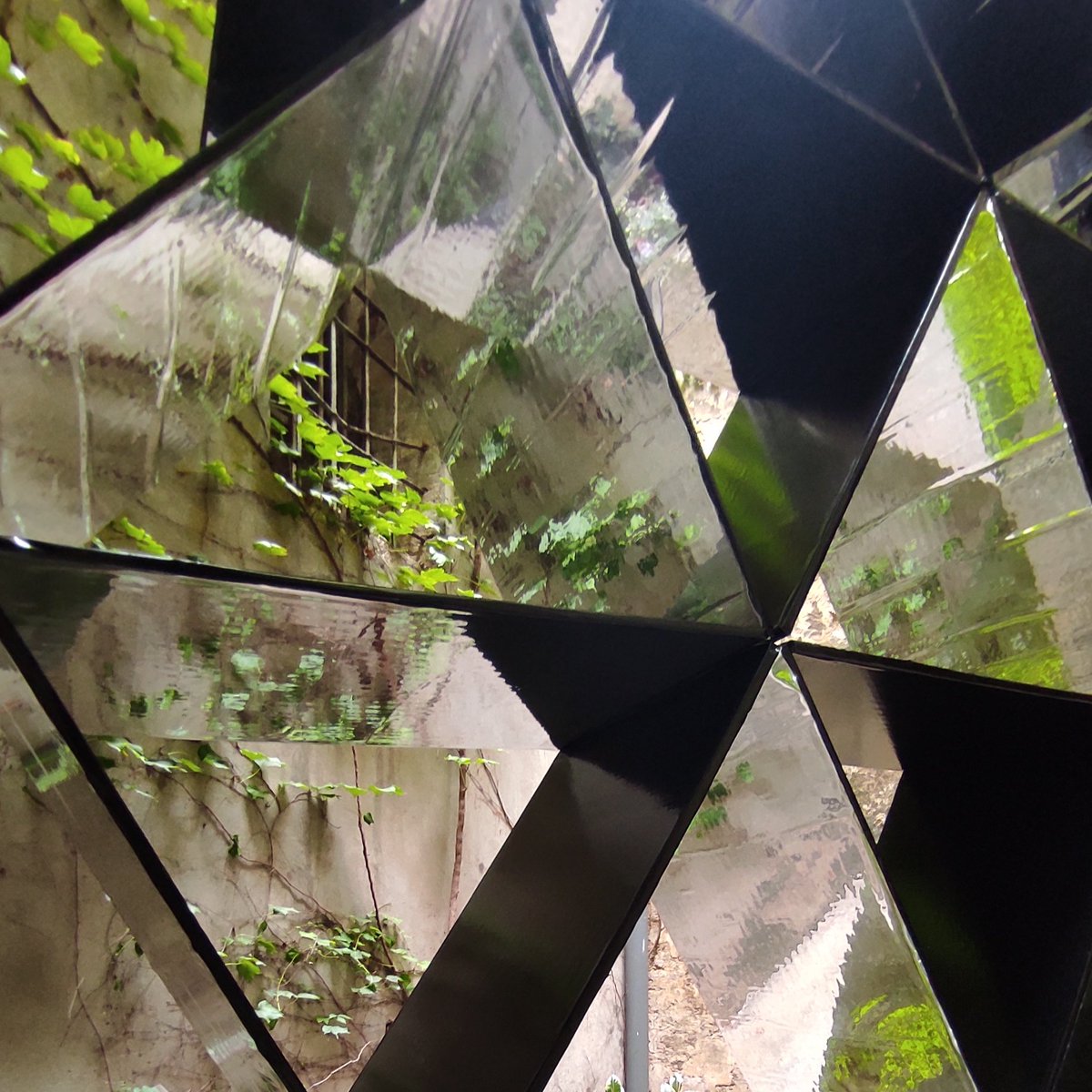 LisaBarrAvel's tweet photo. @FAV_34 
Installation Le château de cartes de B.O

#favmtp2022 #architecture #montpellier https://t.co/StLUWKwuFc https://t.co/eDWc3cHuUL