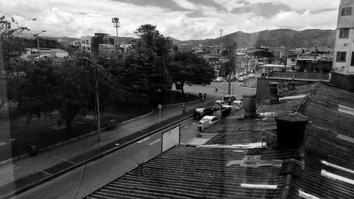 SeJsrivers05's tweet photo. Window view #bnwphotography #windowsview #bnw #mirrors https://t.co/SICugz3NBc