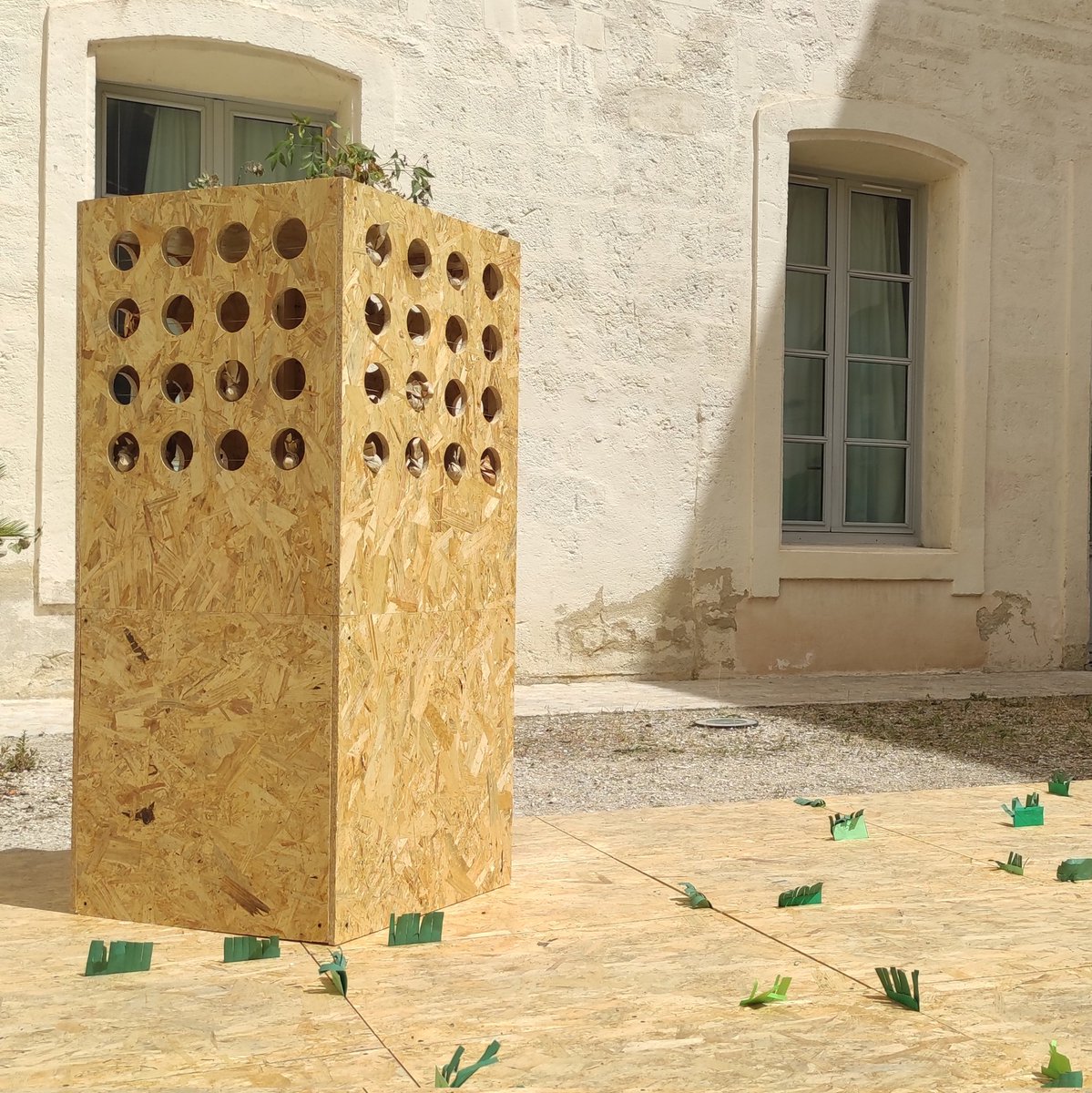 LisaBarrAvel's tweet photo. @FAV_34 
Installation La mauvaise herbe ne meurt jamais  de l’Atelier Mobile

#favmtp2022 #architecture #montpellier https://t.co/StLUWKwuFc https://t.co/Lb2TSgtTKZ