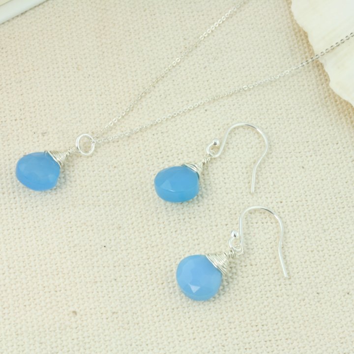 KlaarSmith's tweet photo. Summer has come to the UK and lovely freshly coloured gemstones are great details to add to your look.

I've used Blue Chalcedony gemstones to make this cute set of #earrings with a matching #necklace. They're the perfect accessory to any outfit💙
#sw19 https://t.co/xTkDAJbqDQ
