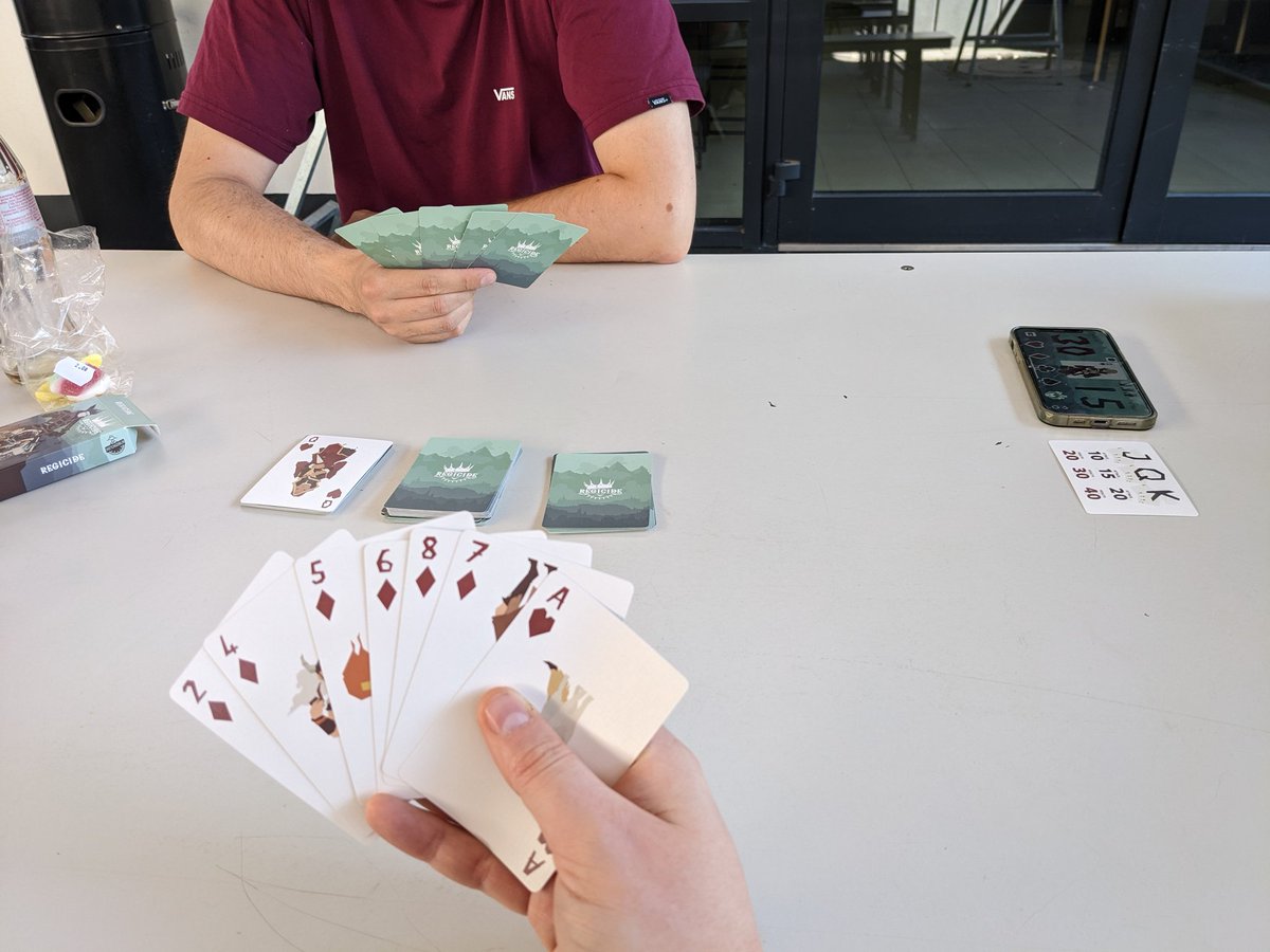 BrettVormPod's tweet photo. Micha hat mir heute regicide von @BadgersMars gezeigt. Tolles taktisches forderndes coop Kartenspiel, was man auch mit einem normalen Kartenspiel spielen kann.
Spielen wir definitiv nochmal! https://t.co/xUXz0ulVO8