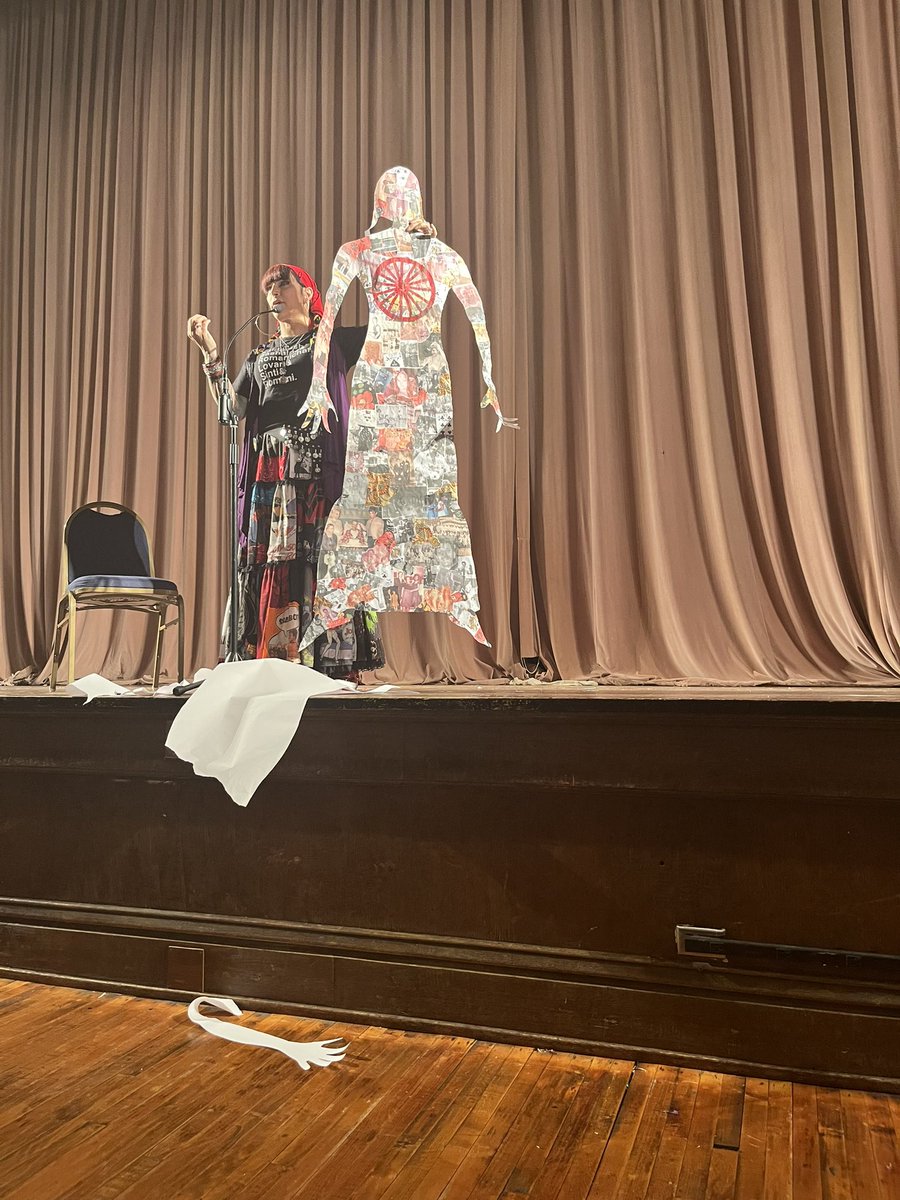 DanaeKing's tweet photo. We had such a great show last night!
Thanks to the tellers, coaches and the audience! #Storytellersproject https://t.co/Rw1mQGqjUm