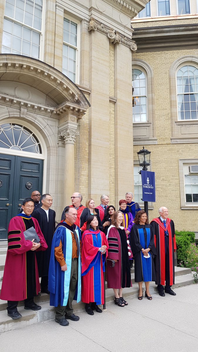 ChemEng_UofT's tweet image. Congrats ChemE grads! We&apos;re so proud! #UofTGrad22  #UofEngineering