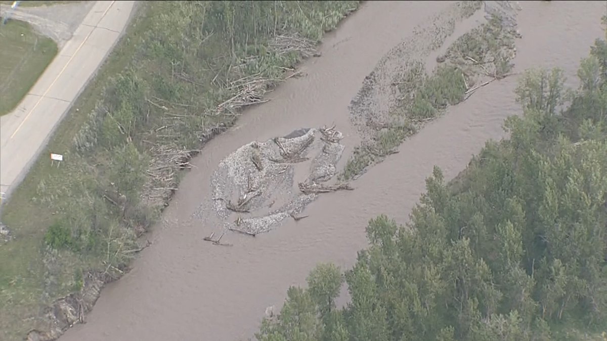 piscatorken's tweet photo. The #SheepRiver and #HighwoodRiver still running high and muddy today but people living in the area are breathing a sigh of relief as waters recede. Emergency officials still keeping a nervous eye though on next week's forecast. @CTNCalgary @GlobalCalgary #ABstorm https://t.co/AenmFZfwwY
