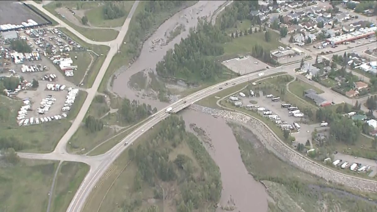 piscatorken's tweet photo. The #SheepRiver and #HighwoodRiver still running high and muddy today but people living in the area are breathing a sigh of relief as waters recede. Emergency officials still keeping a nervous eye though on next week's forecast. @CTNCalgary @GlobalCalgary #ABstorm https://t.co/AenmFZfwwY
