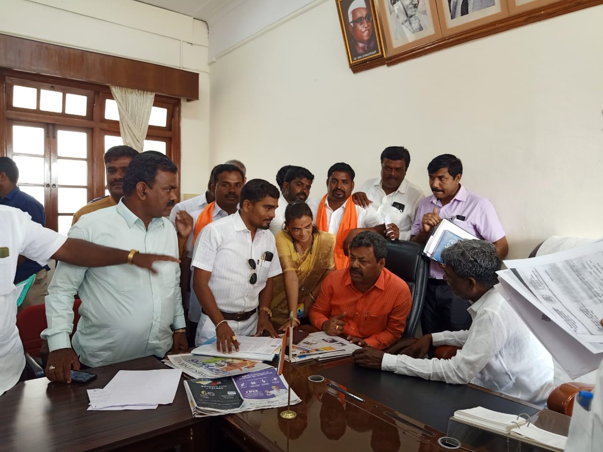 NayakSevla's tweet photo. Today Meet With Kotashreenivash Poojari  Sir Social Welfare Minister At Benglore Vidhan Soudha https://t.co/B6elnCDuOS