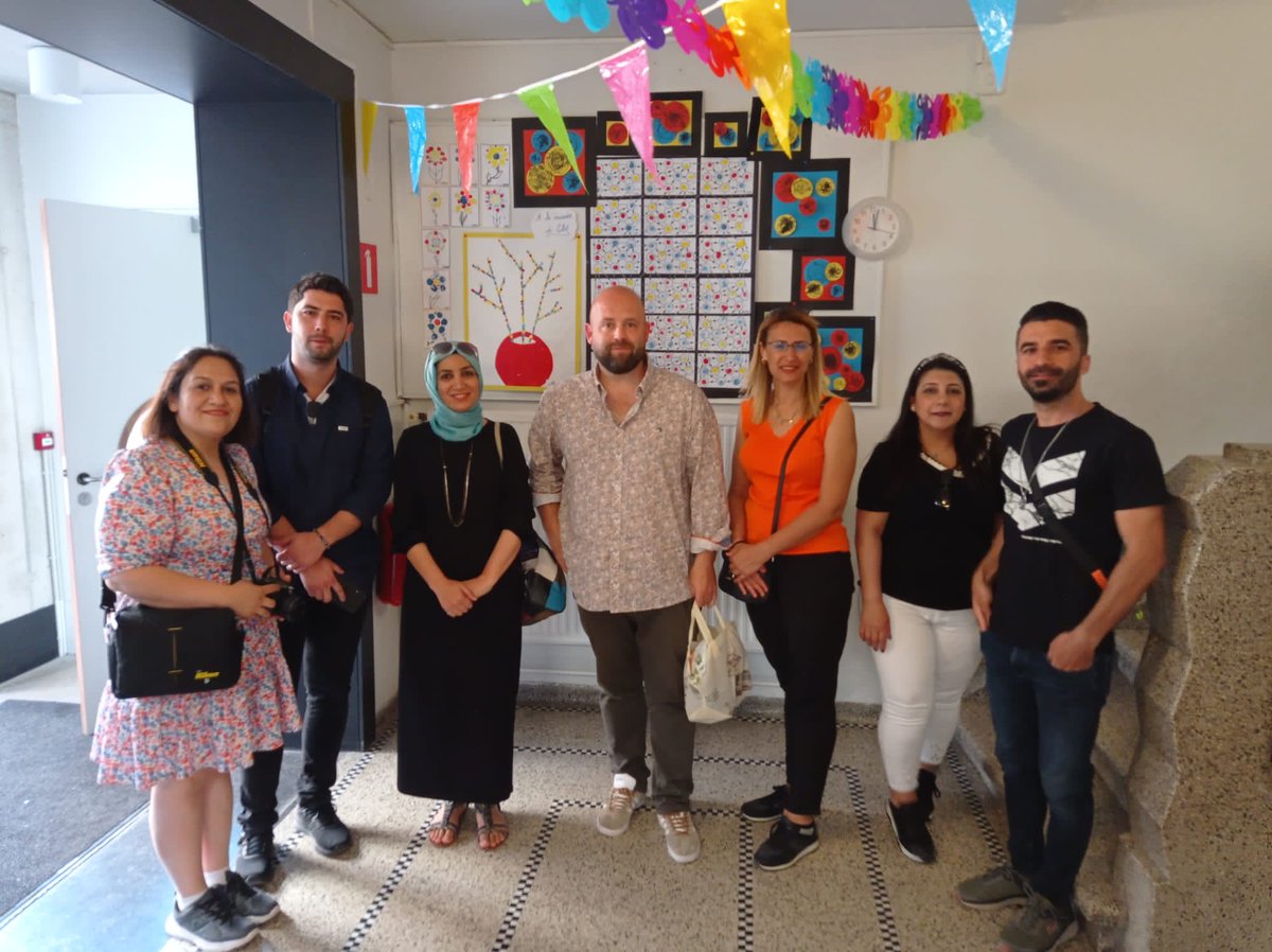 NesrinBalikci1's tweet photo. Belçika'nın başkenti Brükselde yaptığımız Yeni Eğitim Öğretim Yöntemleri ve Dijital Dönüşüm projesi  kapsamında  gerçekleştirdiğimiz eğitimimizde Brükseldeki okulu ziyaret ettik
@Mehmet_Bulut21
@BaglarMEM21
@BapYtu
@AkreditDiyarMEM 
@Nilgunozdil_ 
@serhatokan21 https://t.co/5cSz4EXwhC