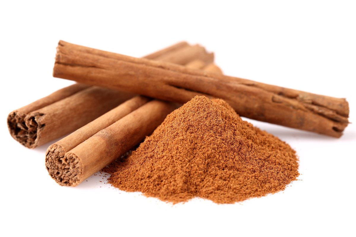 BuzzingMar's tweet photo. @Louis_Tomlinson @SunRoomBand @TheSnuts 
If some of you start to feel a bit sick, put a cinammon stick with a small piece of garlic and water on the fire. 
Then put the juice of half lime and a spoon of honey and drink it the hotter you can handle.
Please, be careful. Love U. ❤️ https://t.co/sRPR2bg7gj