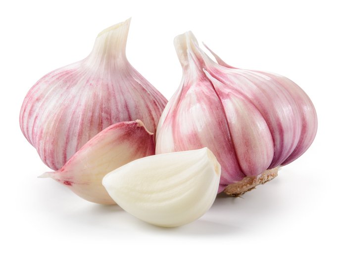 BuzzingMar's tweet photo. @Louis_Tomlinson @SunRoomBand @TheSnuts 
If some of you start to feel a bit sick, put a cinammon stick with a small piece of garlic and water on the fire. 
Then put the juice of half lime and a spoon of honey and drink it the hotter you can handle.
Please, be careful. Love U. ❤️ https://t.co/sRPR2bg7gj