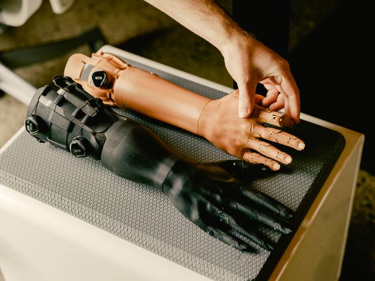 Check out <a href="/EastonLaChappel/">Easton LaChappelle</a>'s recent interview with Monocle! bit.ly/3xWExz4 
"This is a global problem and from day one I looked at how I could create accessible and affordable #prosthetic technology that could make an impact around the world."
#TrueLimb #artificialhand