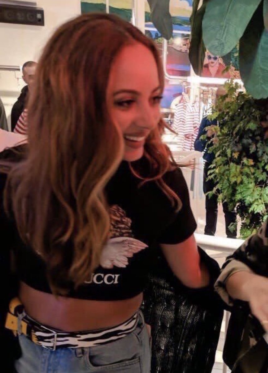 JTHOURLY's tweet photo. if i was this close to jade id fall to the floor https://t.co/8EIjdpH5nF