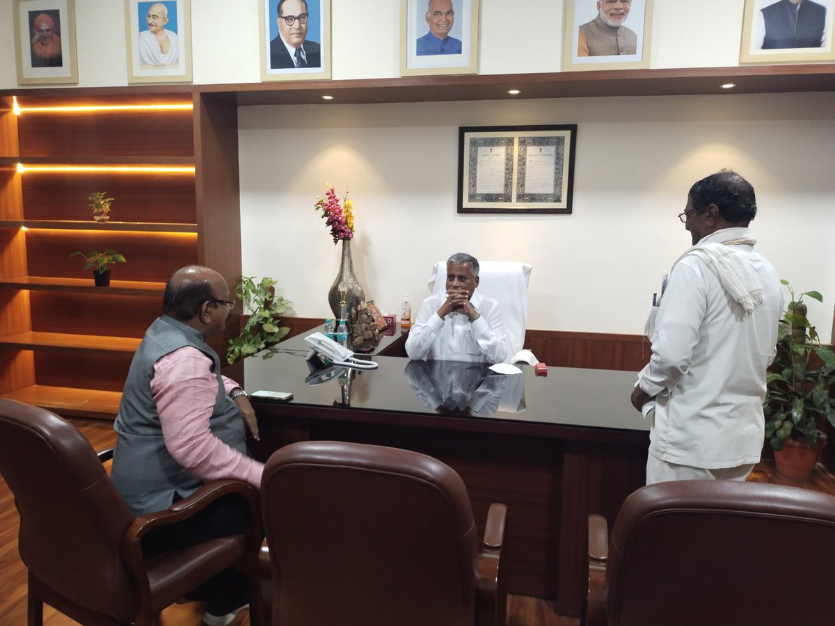 NayakSevla's tweet photo. Dr Umesh G Jadhav Sir with V. Somanna Minister Sir Meet At Benglore Vidan Soudha https://t.co/Fh7GbXt6sR