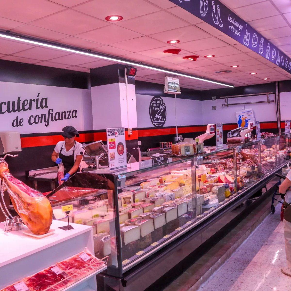 MaskomSuper's tweet photo. Después de unos días de reforma 👷👷‍♂️👷‍♀️, en 🛒Maskom Supermercados 🛒 nos ponemos actualizados para ti 🤩 para daros lo mejor y más fácil.

📸 Maskom Málaga, C/Duque de Rivas 12.

 #MaskomSupermercados #elsuperdemálaga #imagen #restyling #Málaga https://t.co/gq2F2IIUtf